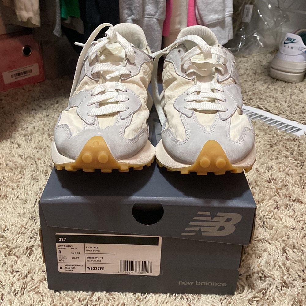 New Balance 327